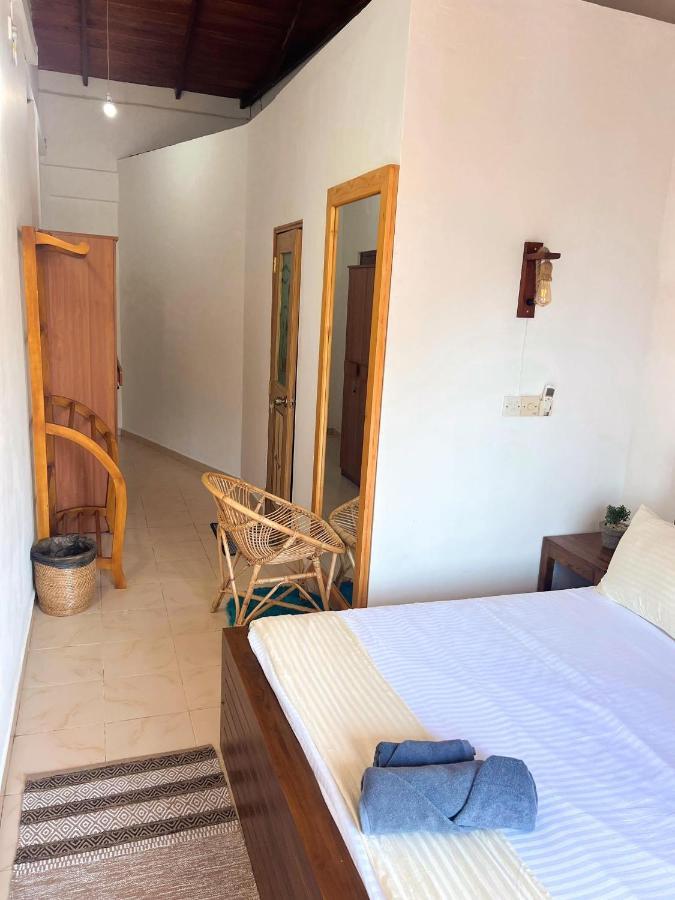 Hummus Hostel ฮิกคาดูวา ภายนอก รูปภาพ