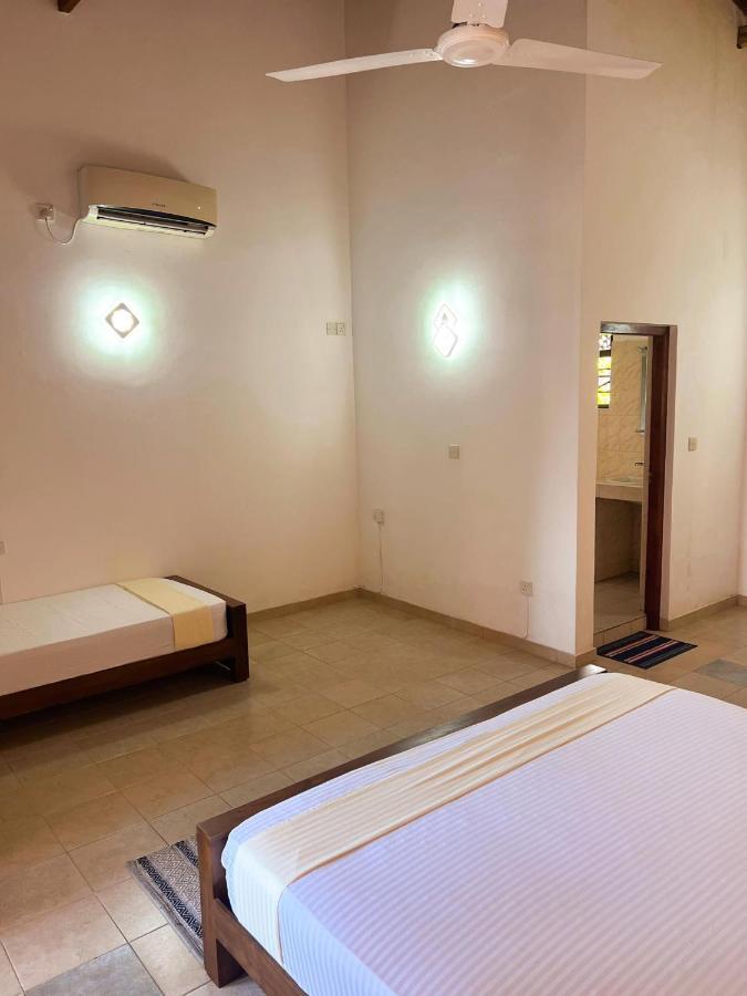 Hummus Hostel ฮิกคาดูวา ภายนอก รูปภาพ