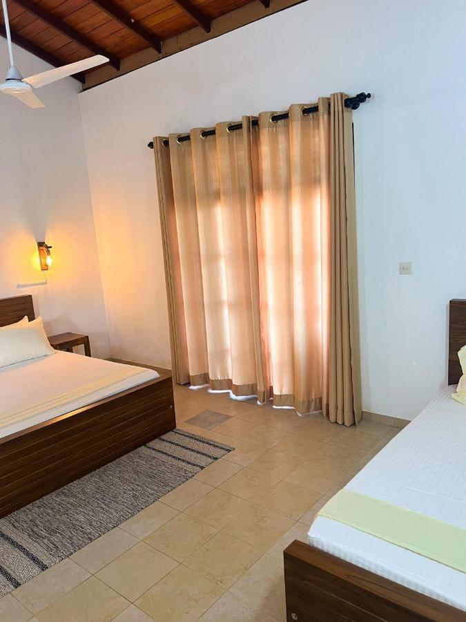 Hummus Hostel ฮิกคาดูวา ภายนอก รูปภาพ