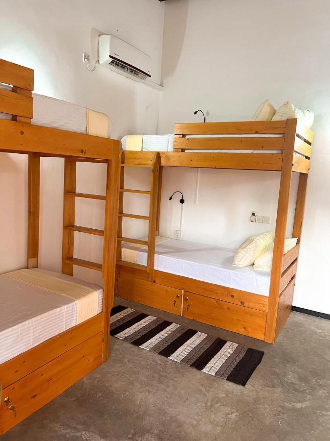 Hummus Hostel ฮิกคาดูวา ภายนอก รูปภาพ