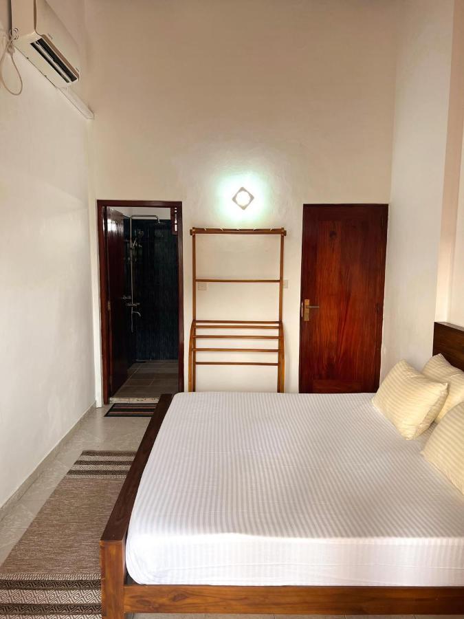 Hummus Hostel ฮิกคาดูวา ภายนอก รูปภาพ