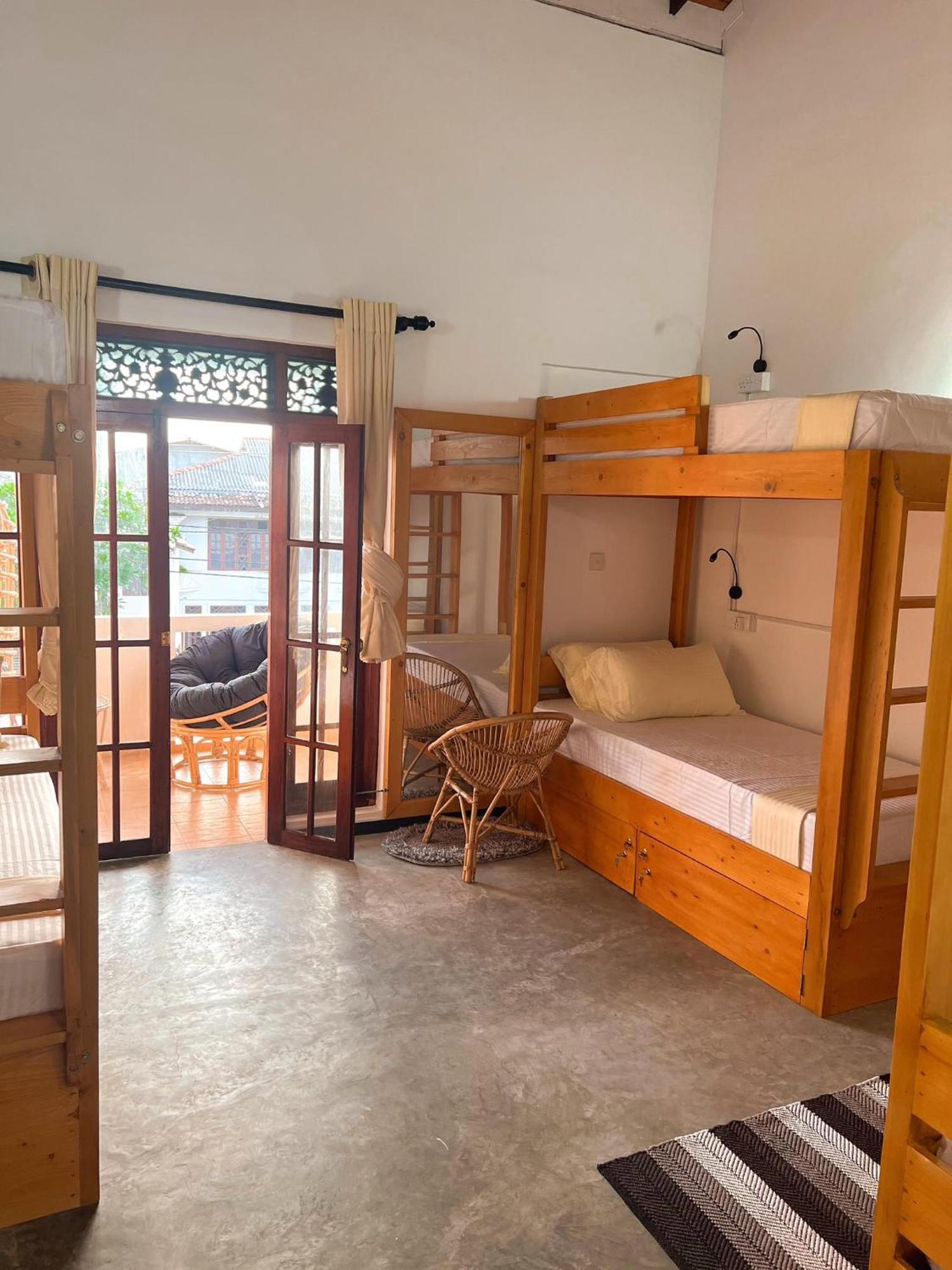Hummus Hostel ฮิกคาดูวา ภายนอก รูปภาพ