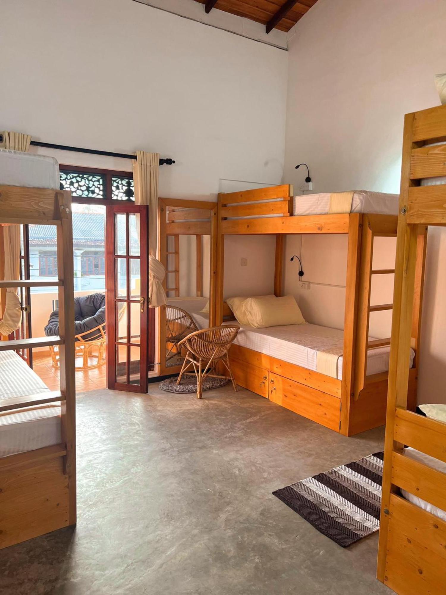 Hummus Hostel ฮิกคาดูวา ภายนอก รูปภาพ