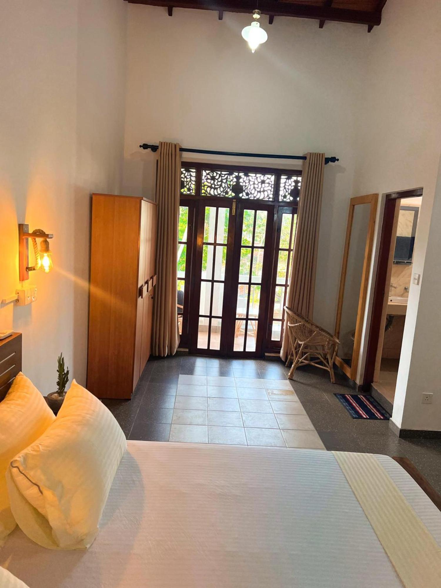 Hummus Hostel ฮิกคาดูวา ภายนอก รูปภาพ