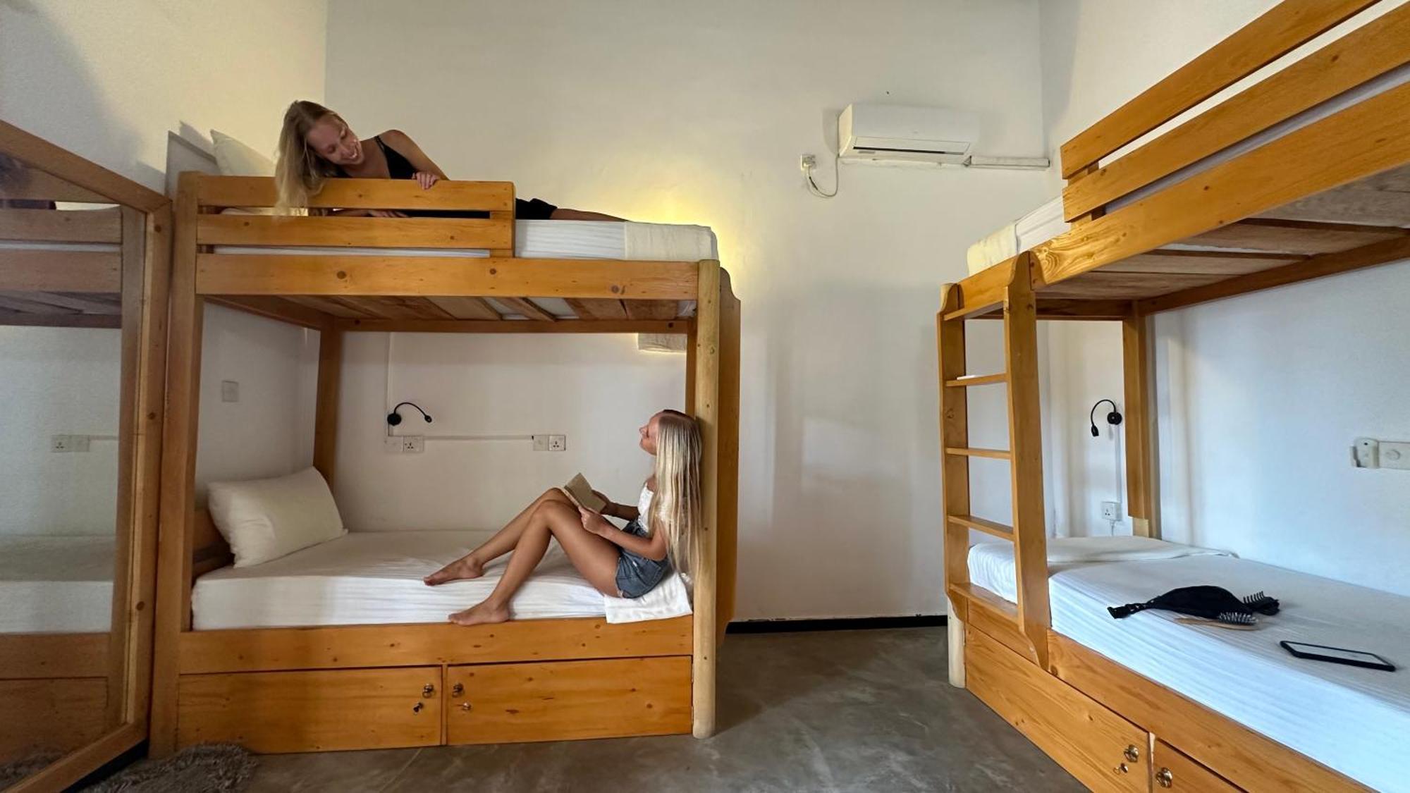 Hummus Hostel ฮิกคาดูวา ภายนอก รูปภาพ