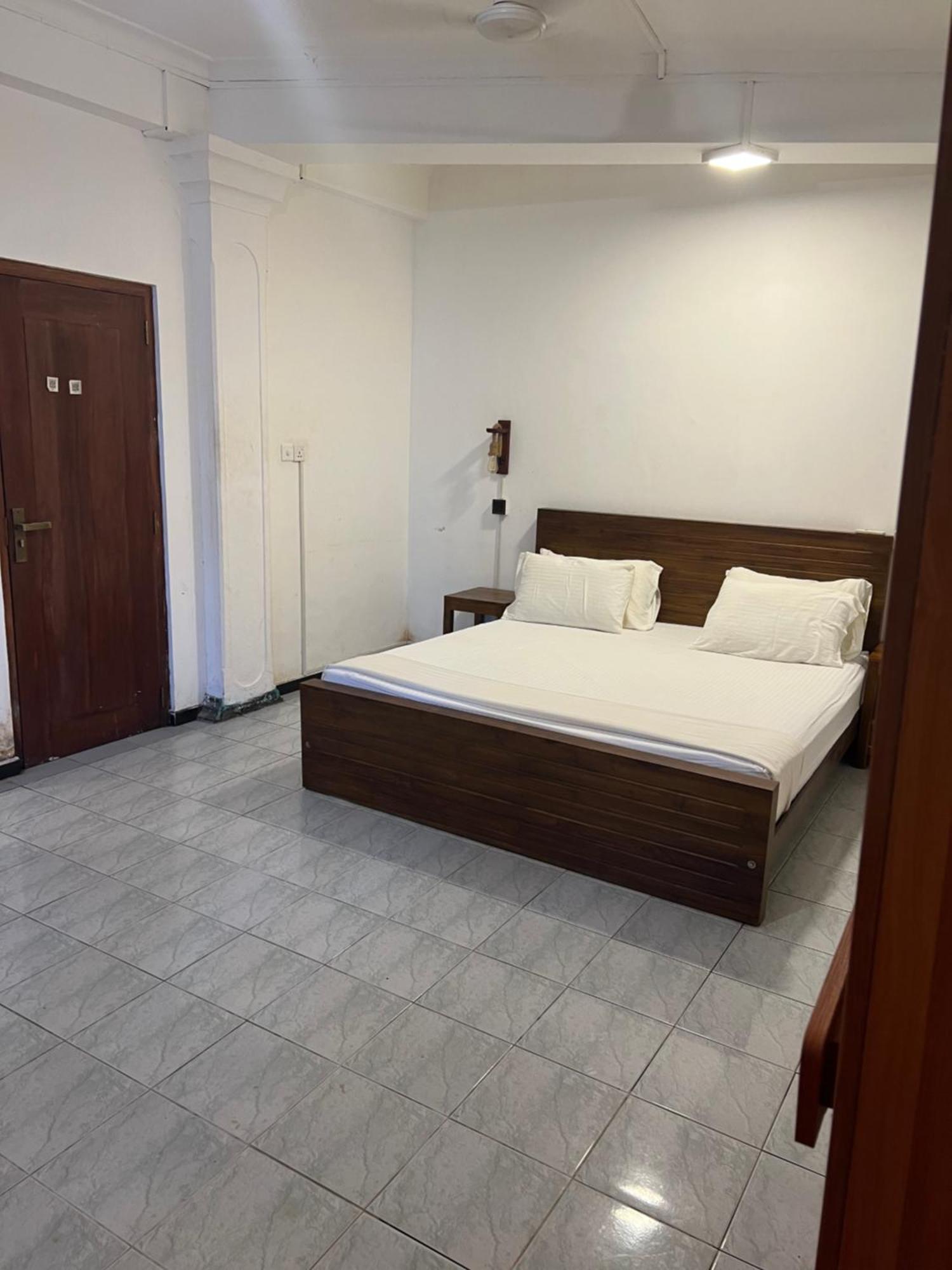 Hummus Hostel ฮิกคาดูวา ภายนอก รูปภาพ